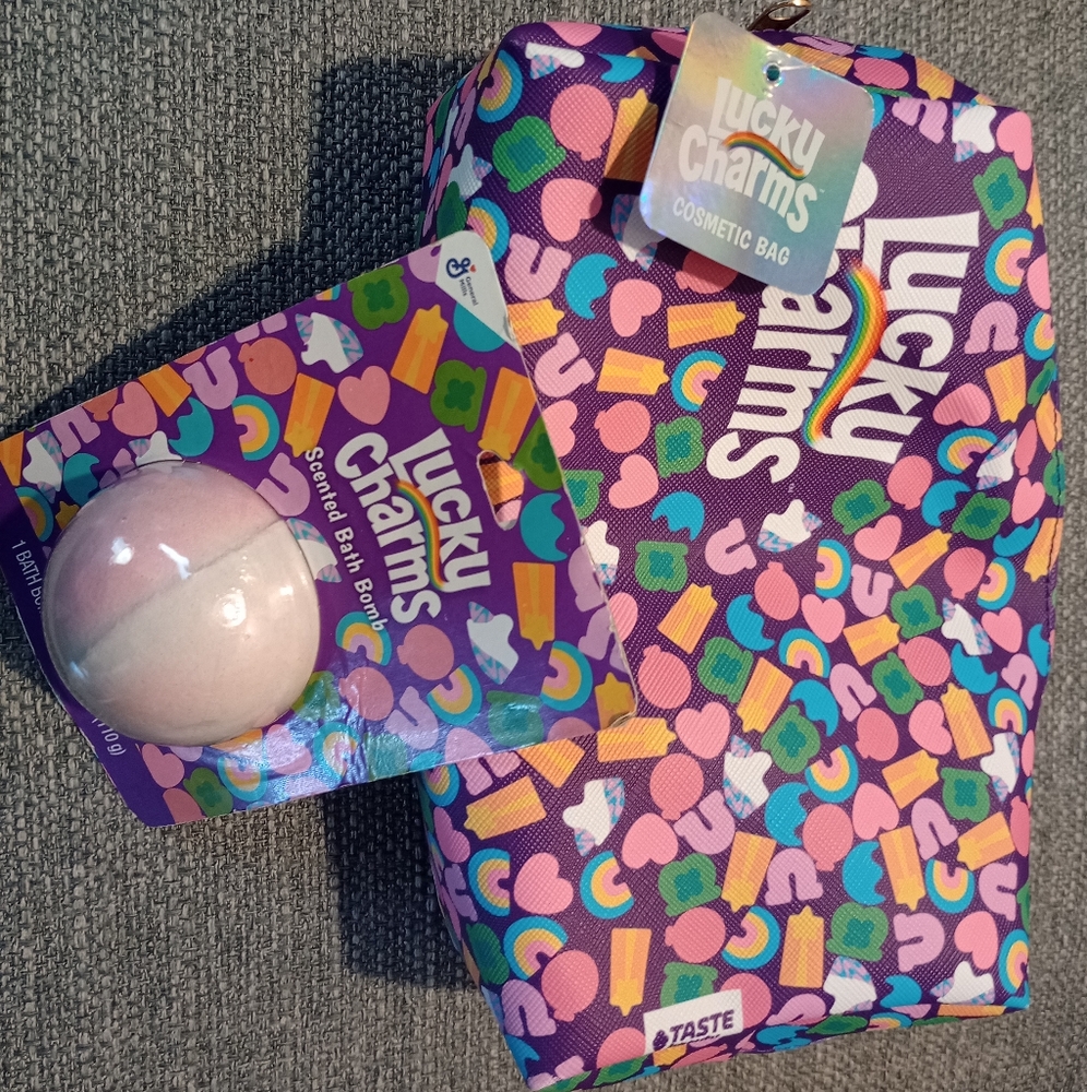 Make up case and bath bomb